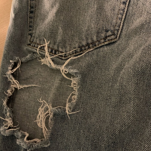 ✨TRENDY “Butt Rip” Jeans!✨ - Picture 4 of 6